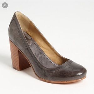 Frye Carson Mid Heel in Slate, Size 8.5